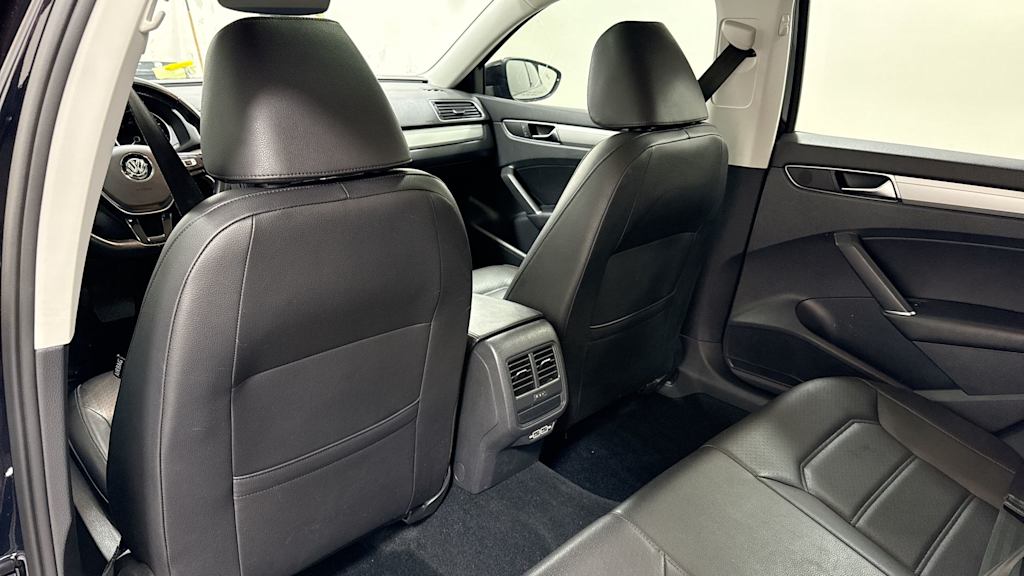 2019 Volkswagen Passat Wolfsburg Edition 30