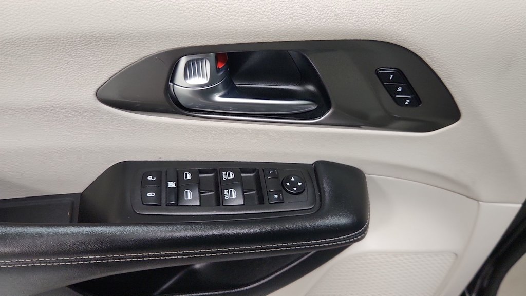 Thumbnail: 2023 Chrysler Pacifica - 27