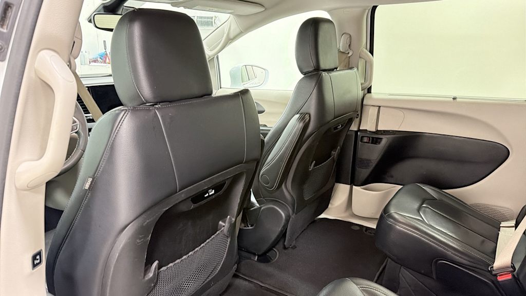 Thumbnail: 2022 Chrysler Pacifica - 30