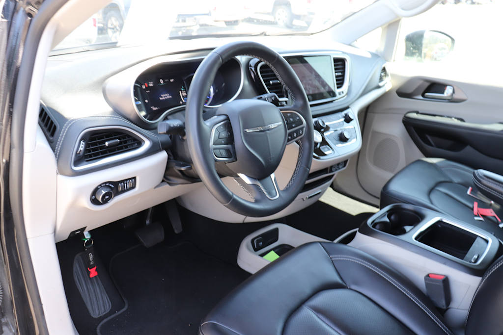 Thumbnail: 2023 Chrysler Pacifica - 2