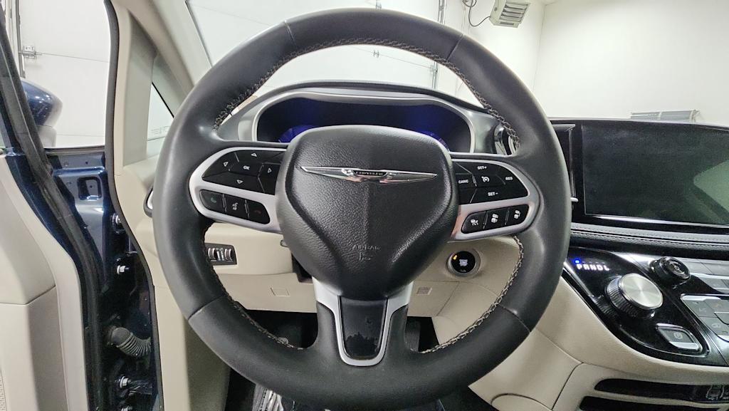 Thumbnail: 2023 Chrysler Pacifica - 8