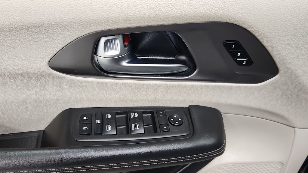 Thumbnail: 2023 Chrysler Pacifica - 27