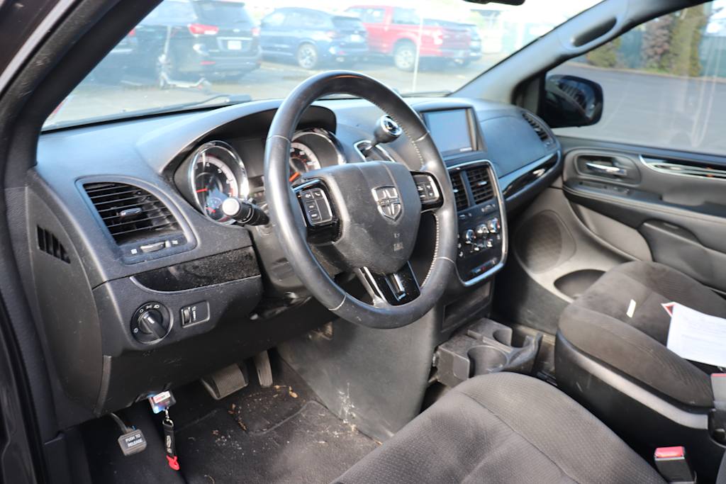 Thumbnail: 2017 Dodge Grand Caravan - 2