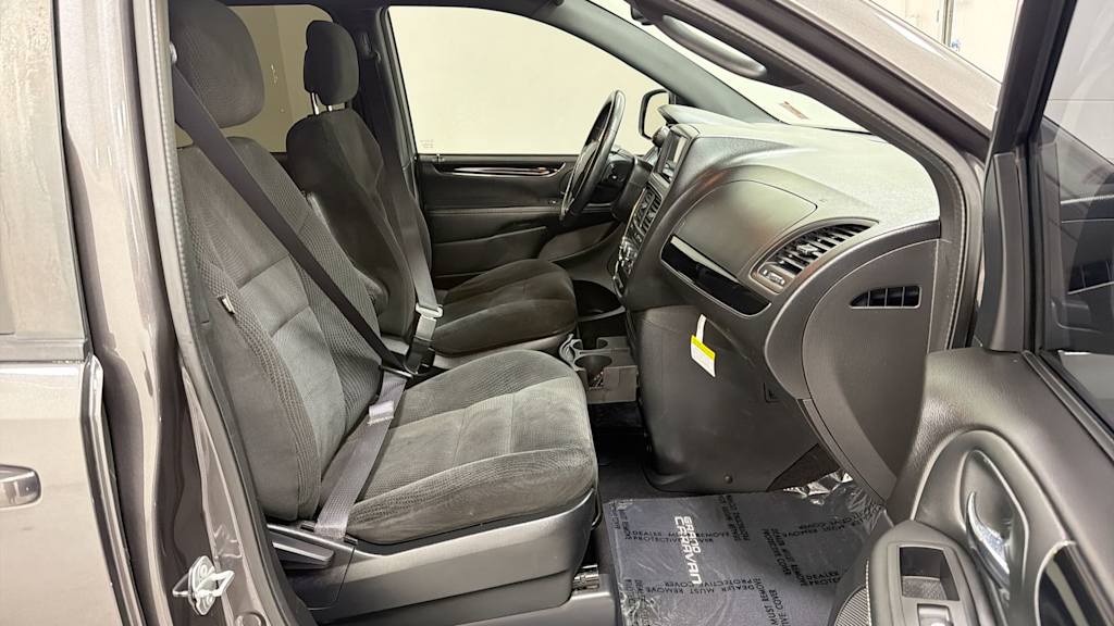 Thumbnail: 2017 Dodge Grand Caravan - 30