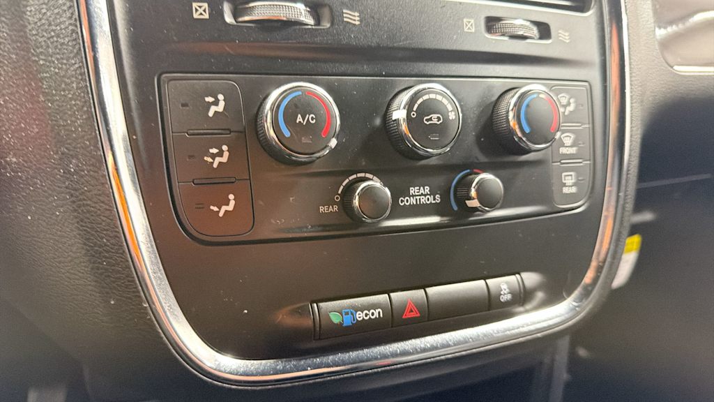 Thumbnail: 2017 Dodge Grand Caravan - 24