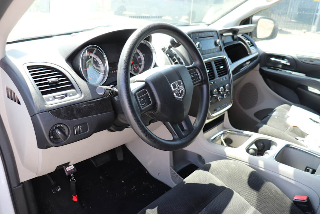 Thumbnail: 2015 Dodge Grand Caravan - 2