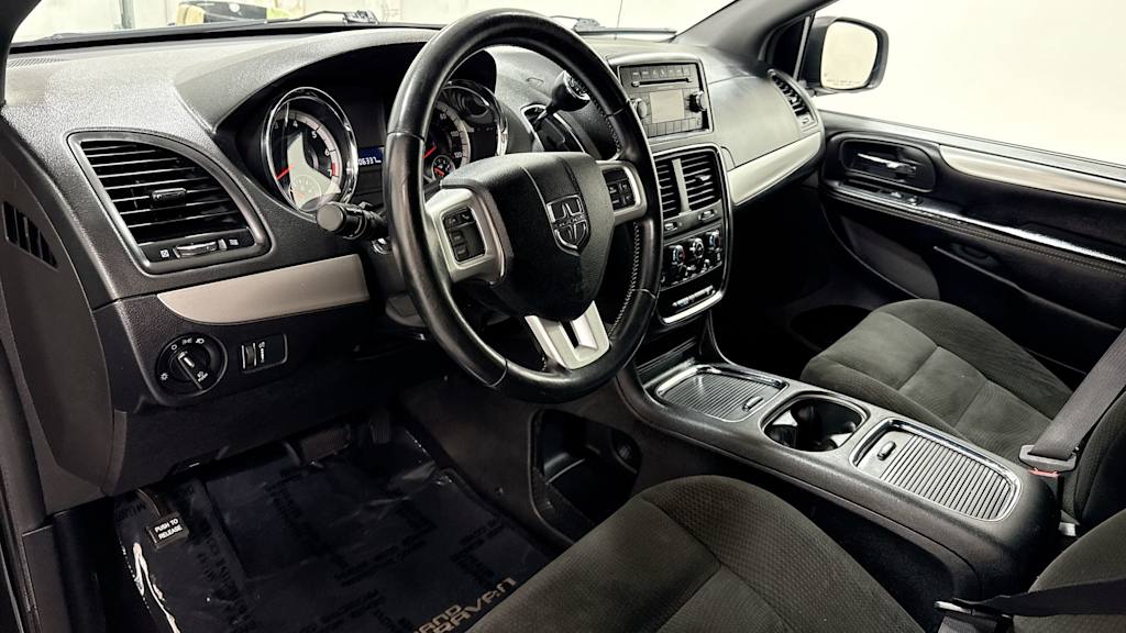 Thumbnail: 2015 Dodge Grand Caravan - 2