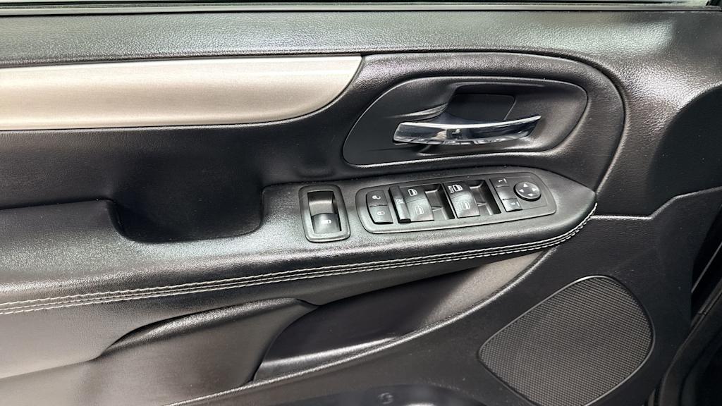 Thumbnail: 2015 Dodge Grand Caravan - 24