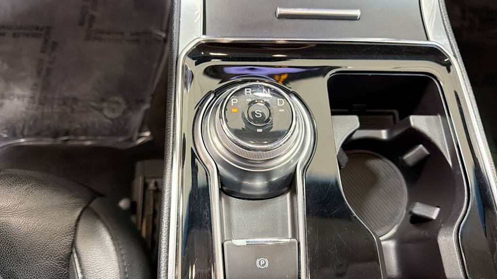 Thumbnail: 2019 Ford Edge - 16