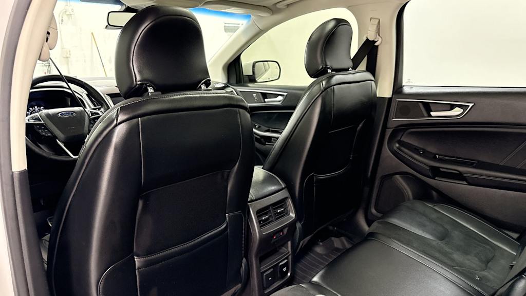 Thumbnail: 2015 Ford Edge - 31