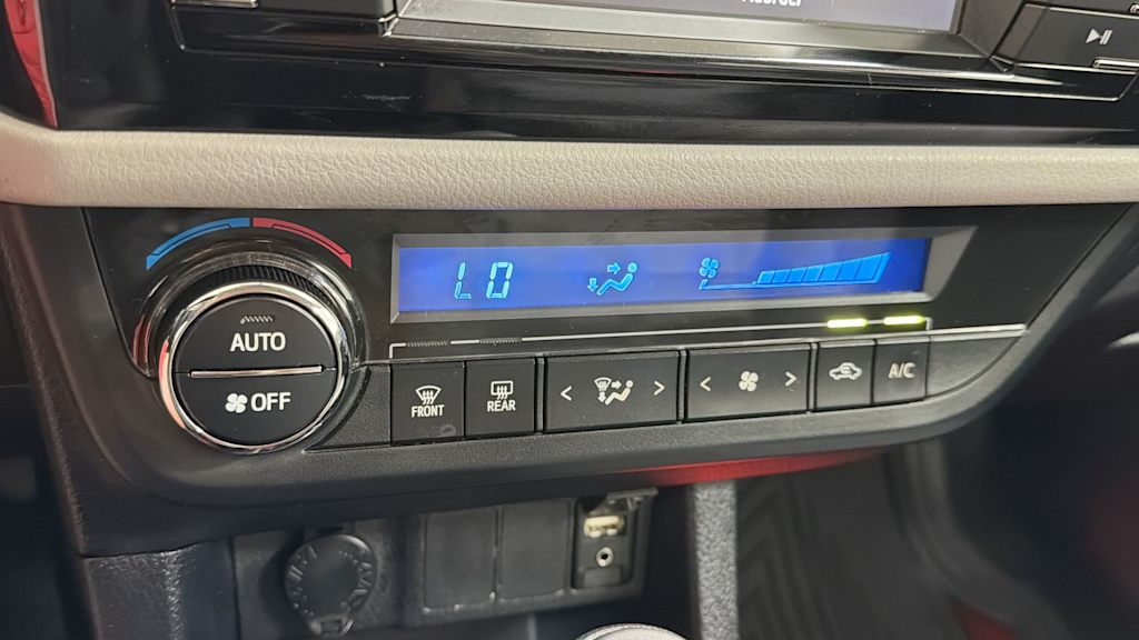 Thumbnail: 2014 Toyota Corolla - 28