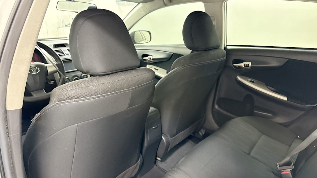 Thumbnail: 2013 Toyota Corolla - 28