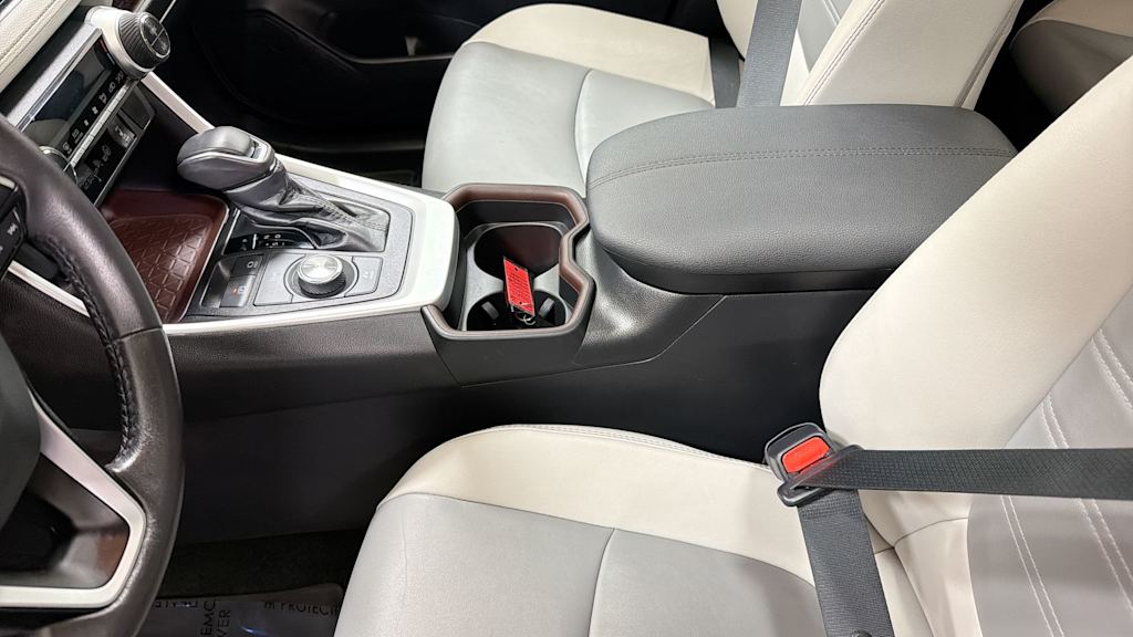 Thumbnail: 2021 Toyota RAV4 - 12
