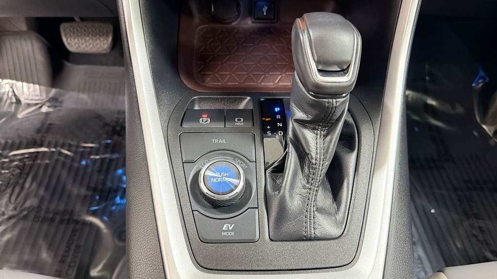 Thumbnail: 2021 Toyota RAV4 - 16