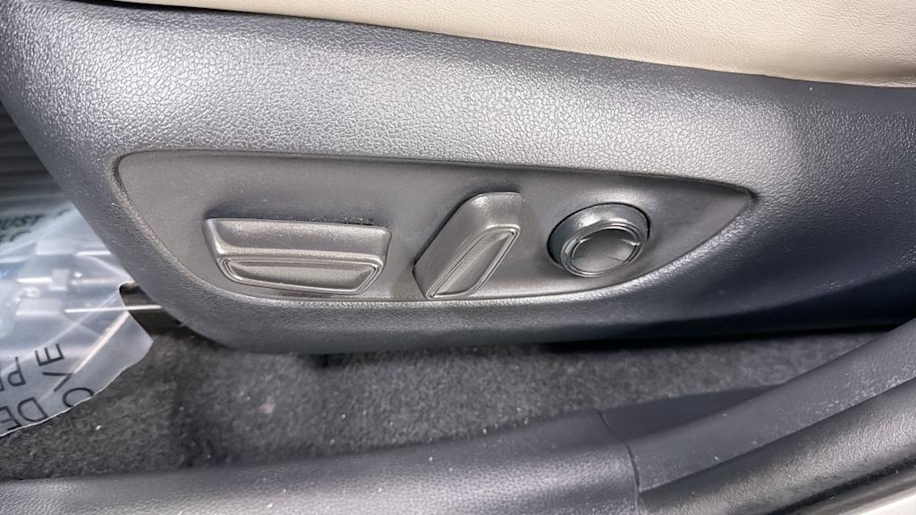Thumbnail: 2021 Toyota RAV4 - 25