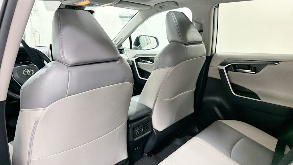 Thumbnail: 2021 Toyota RAV4 - 31
