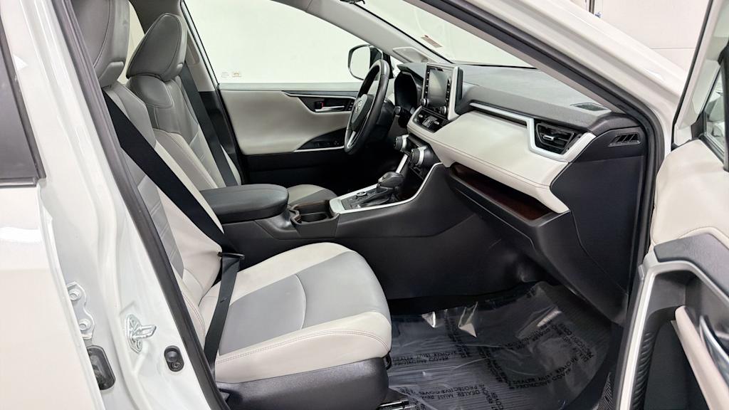 Thumbnail: 2021 Toyota RAV4 - 32