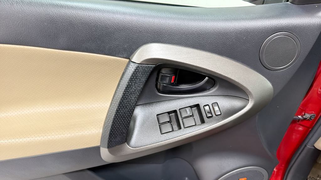 Thumbnail: 2011 Toyota RAV4 - 26