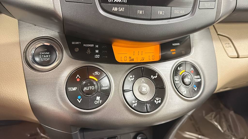 Thumbnail: 2011 Toyota RAV4 - 28
