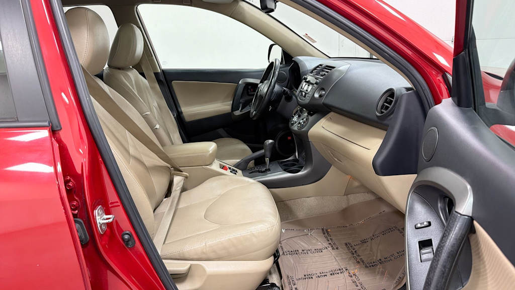 Thumbnail: 2011 Toyota RAV4 - 31