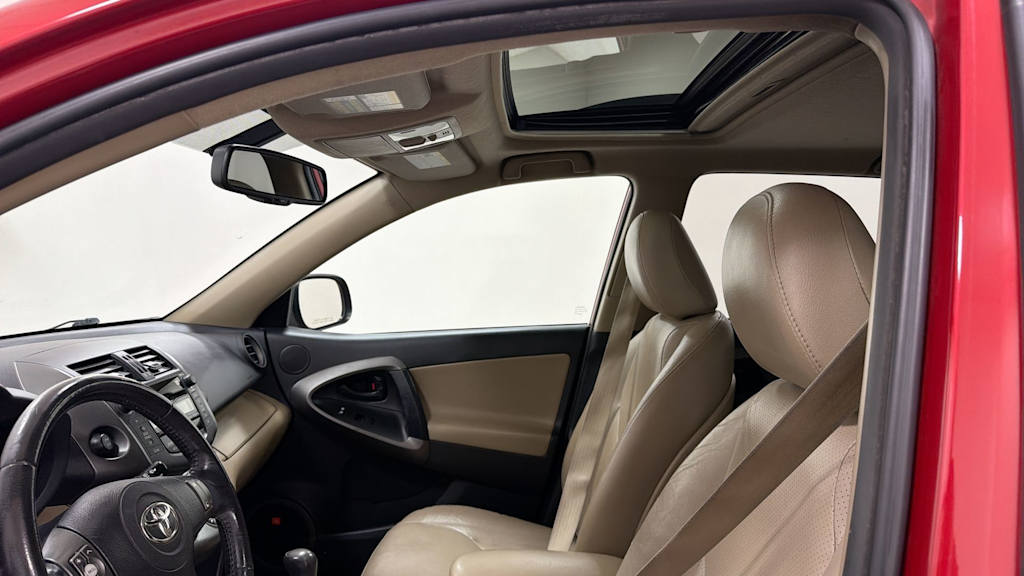 Thumbnail: 2011 Toyota RAV4 - 29