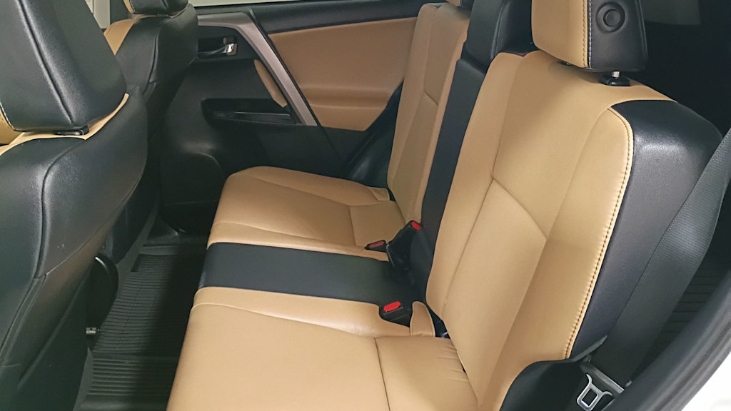 Thumbnail: 2018 Toyota RAV4 - 12