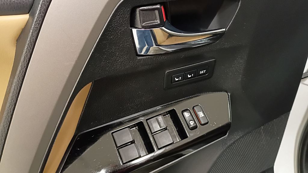 Thumbnail: 2018 Toyota RAV4 - 26