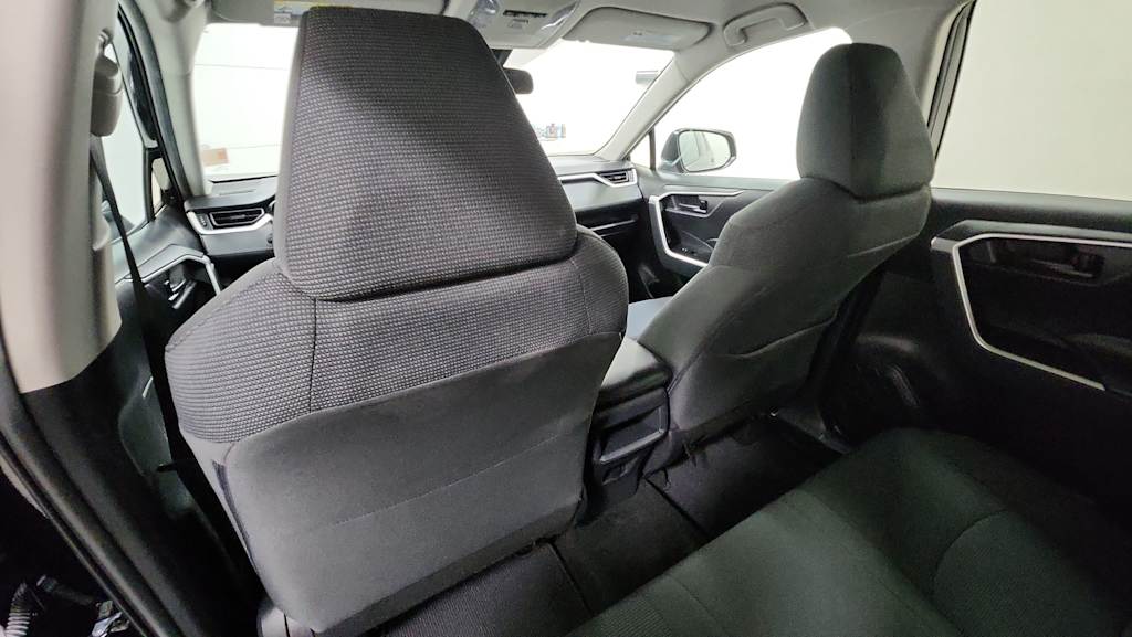 Thumbnail: 2019 Toyota RAV4 - 10