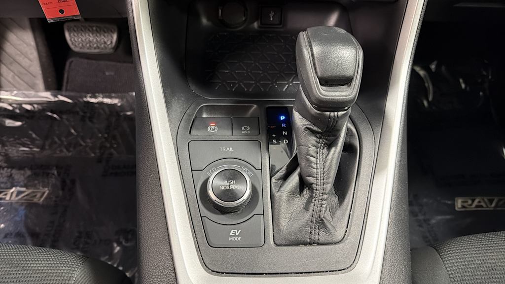 Thumbnail: 2020 Toyota RAV4 - 15