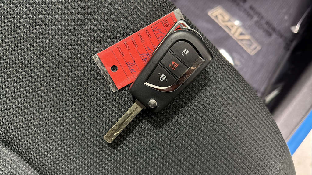 Thumbnail: 2020 Toyota RAV4 - 18