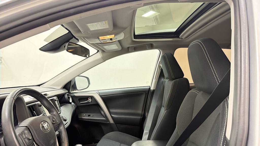 Thumbnail: 2017 Toyota RAV4 - 30
