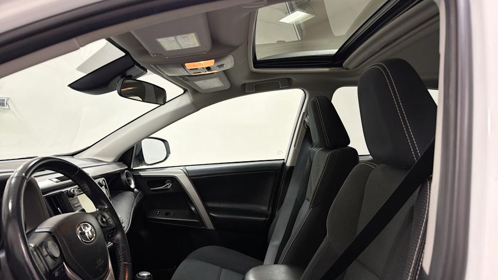 Thumbnail: 2018 Toyota RAV4 - 29