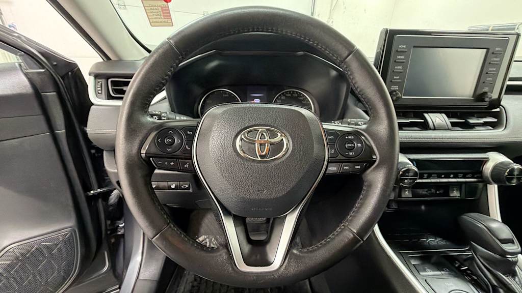 Thumbnail: 2020 Toyota RAV4 - 9
