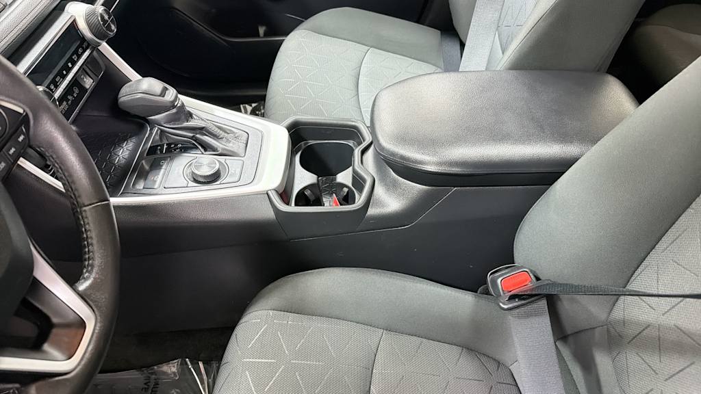 Thumbnail: 2020 Toyota RAV4 - 11