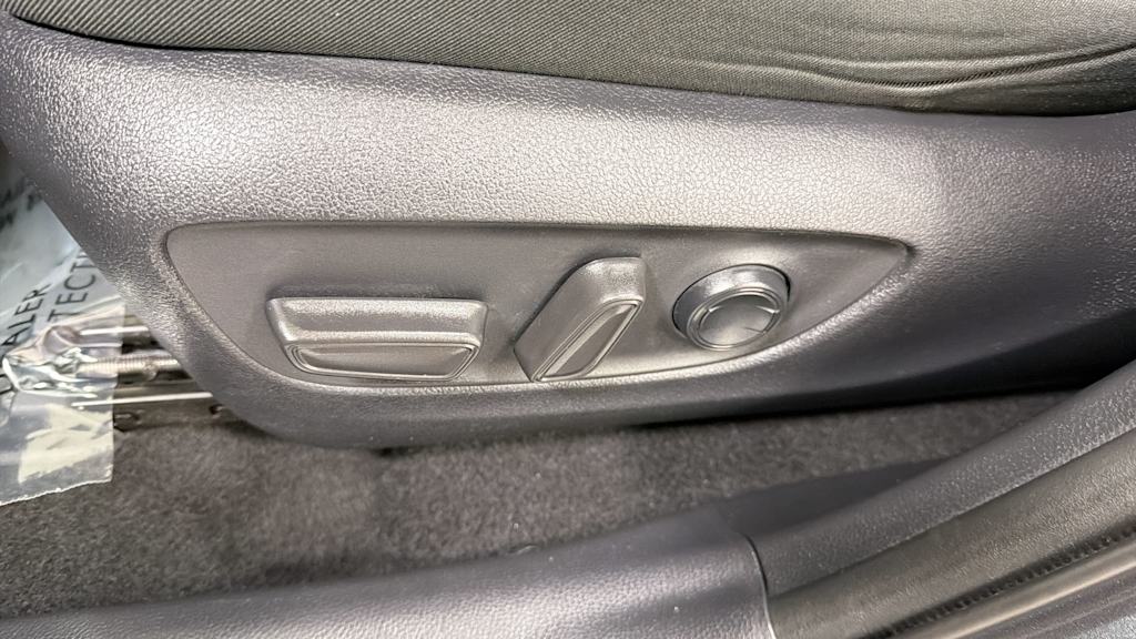 Thumbnail: 2020 Toyota RAV4 - 25