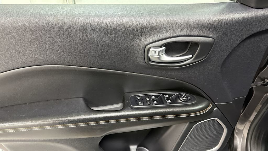 Thumbnail: 2018 Jeep Compass - 26