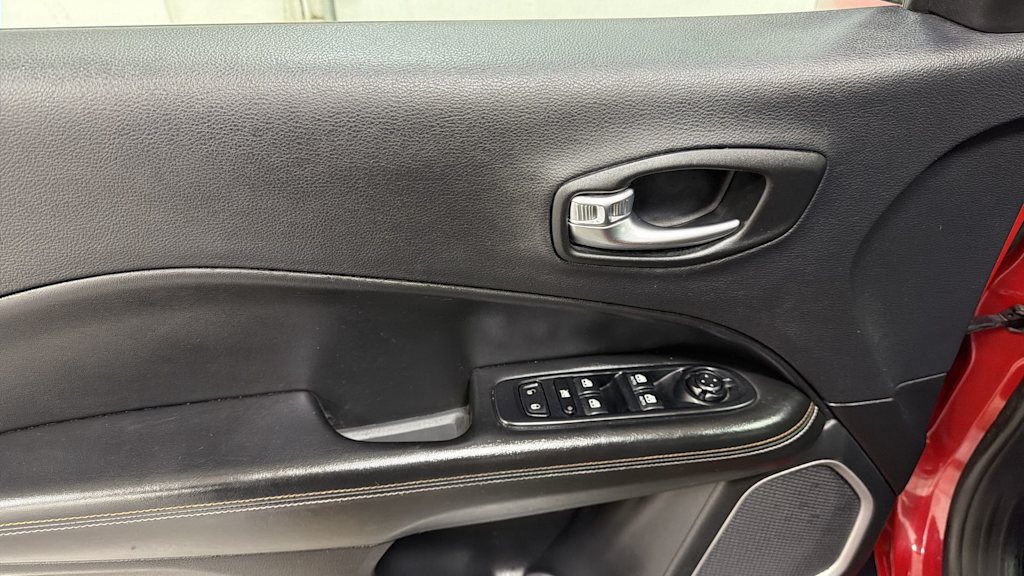 Thumbnail: 2018 Jeep Compass - 25