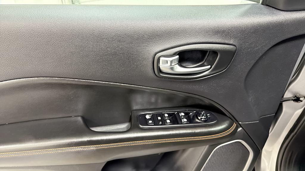 Thumbnail: 2019 Jeep Compass - 25
