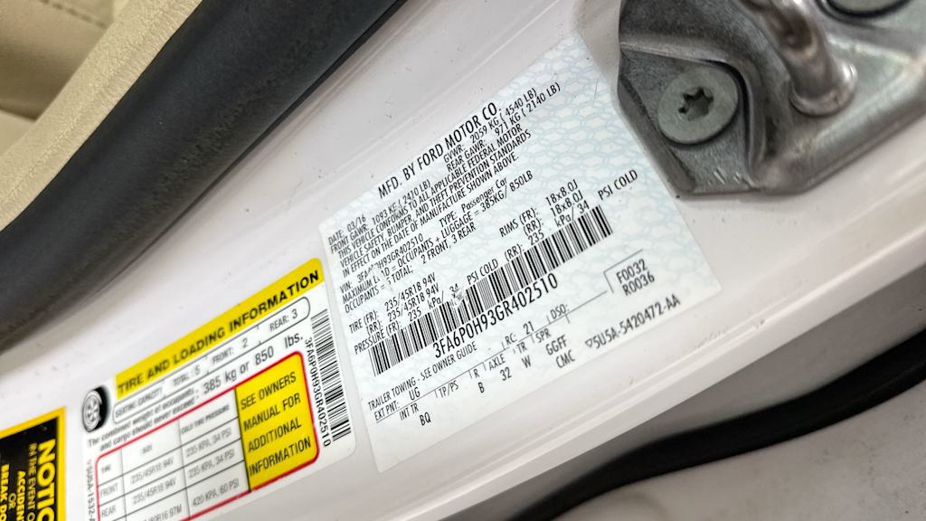 2016 Ford Fusion SE 19