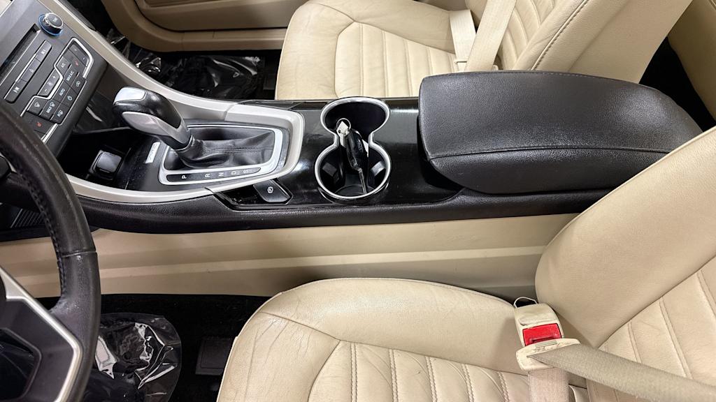 2016 Ford Fusion SE 12