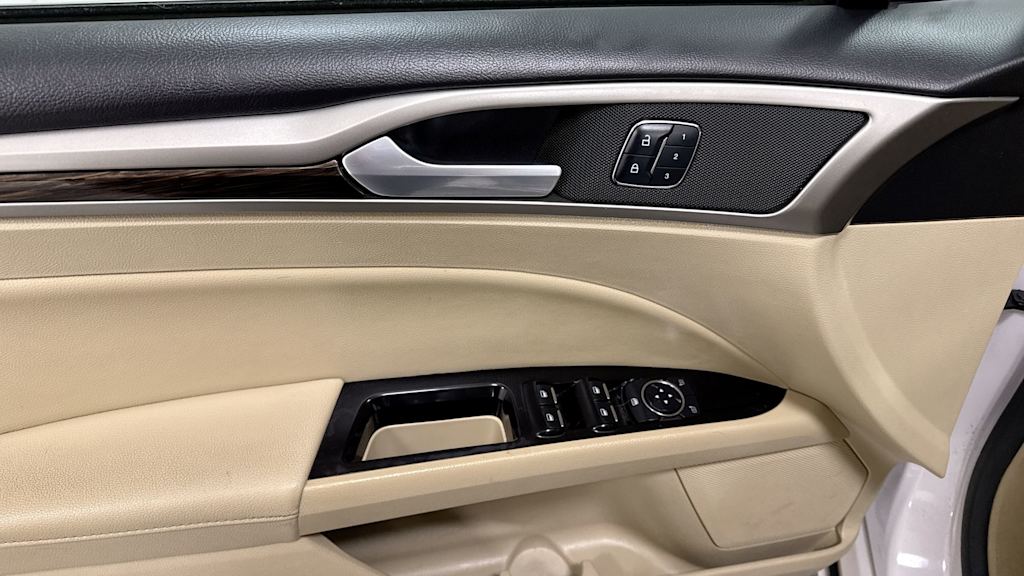 2016 Ford Fusion SE 27