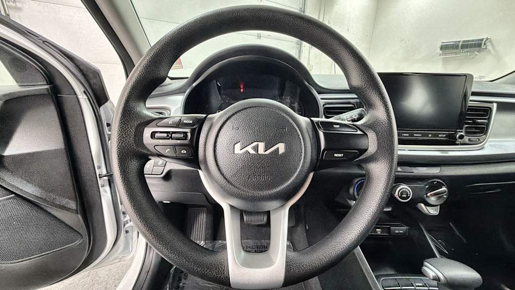Thumbnail: 2022 Kia Rio - 10