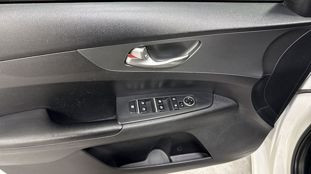 Thumbnail: 2020 Kia Forte - 25