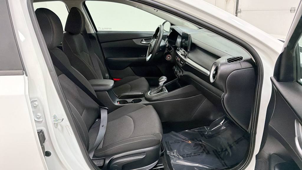 Thumbnail: 2021 Kia Forte - 30