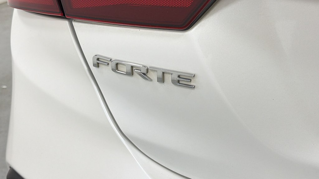 Thumbnail: 2021 Kia Forte - 29