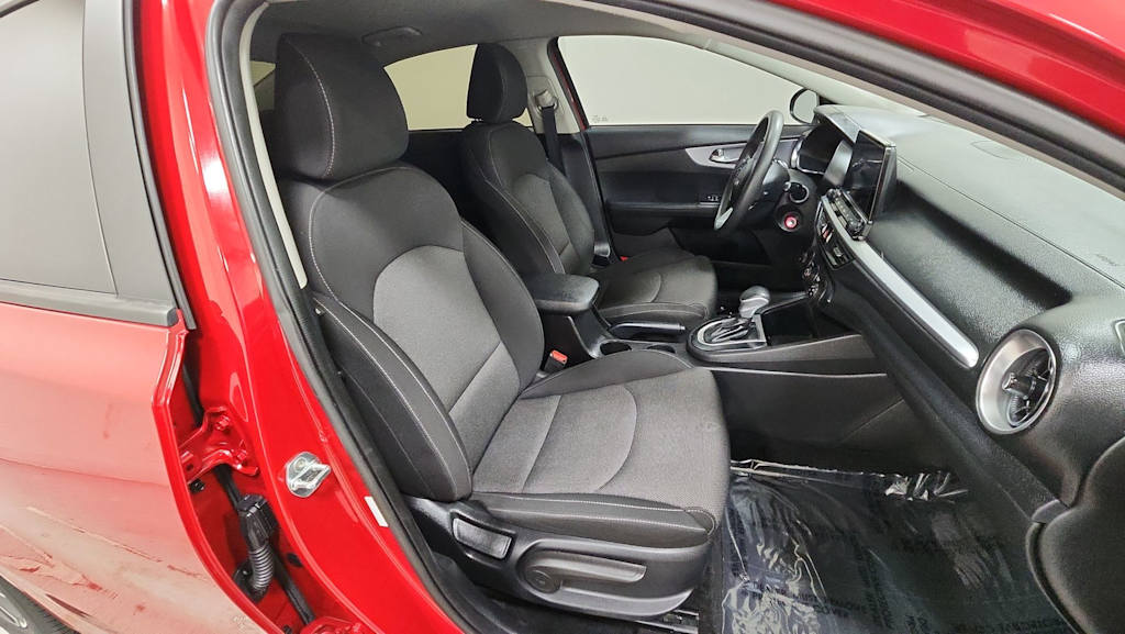 Thumbnail: 2022 Kia Forte - 11