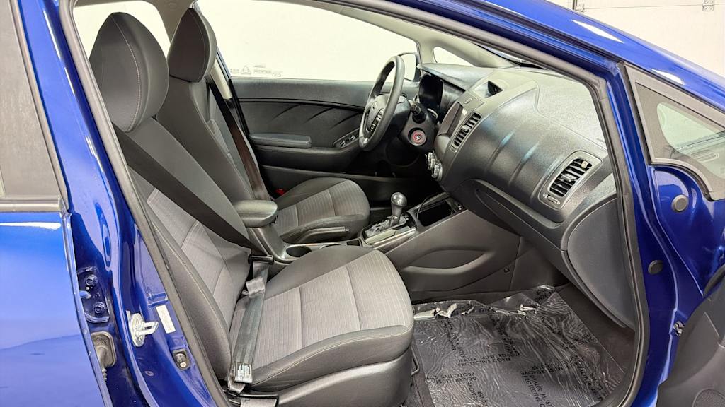 Thumbnail: 2017 Kia Forte - 30