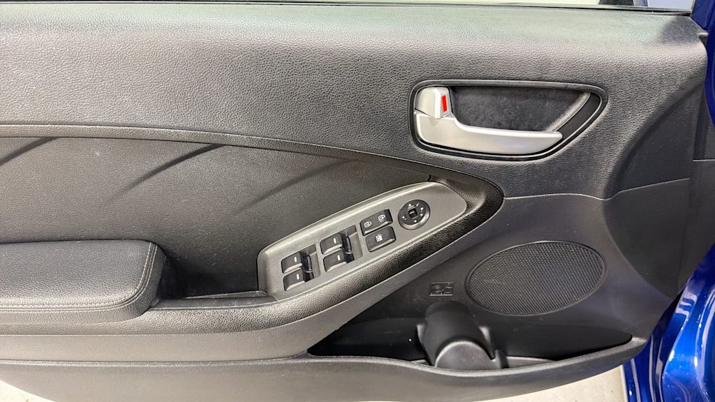 Thumbnail: 2017 Kia Forte - 26