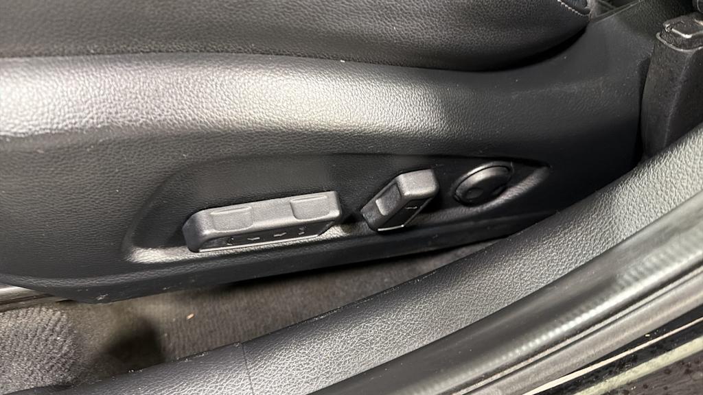 Thumbnail: 2017 Kia Forte - 26