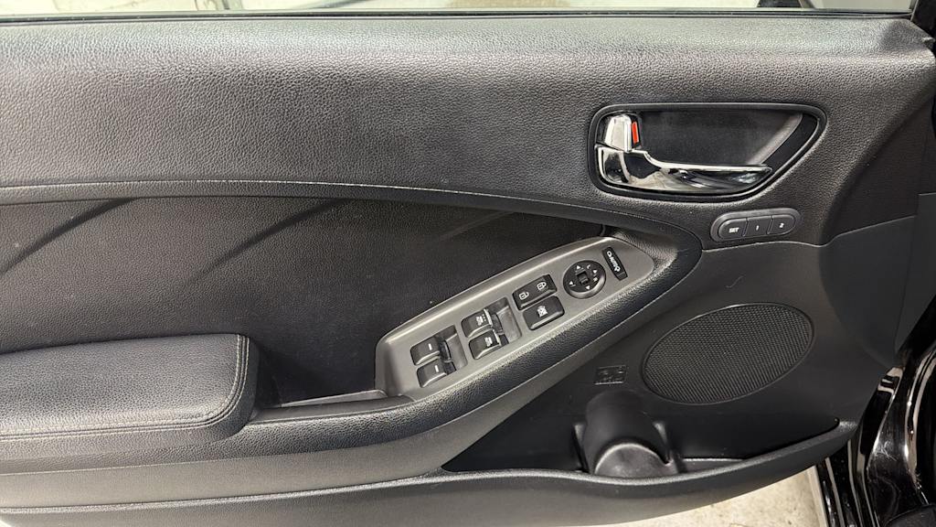 Thumbnail: 2017 Kia Forte - 27